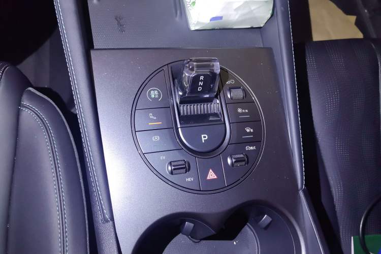 Used BYD Seal 06 New Energy 2024 DM-i 120KM Luxury Model Gear Lever