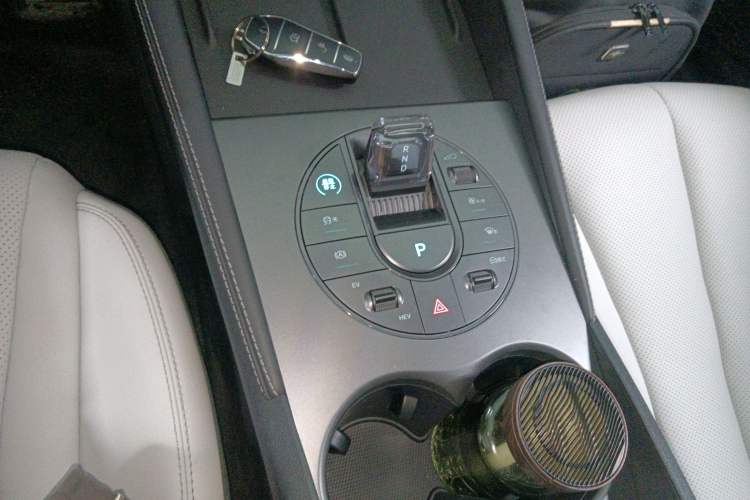 Used BYD Seal 06 New Energy 2024 DM-i 120KM Prestige Model Gear Lever