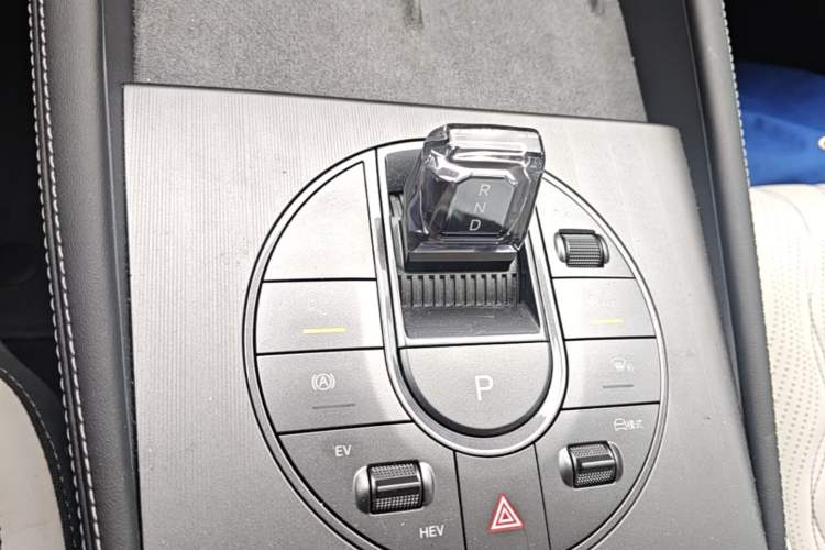 Used BYD Seal 06 New Energy 2024 DM-i 120KM Flagship Model Gear Lever