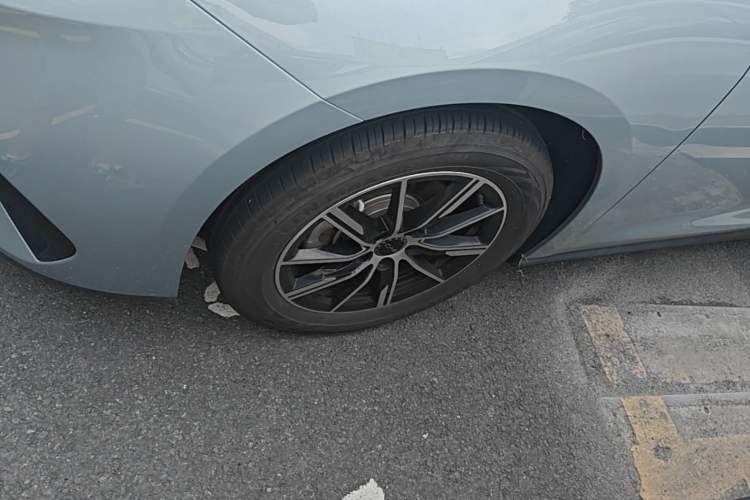 Used BYD Seal 06 New Energy 2024 DM-i 80KM Prestige Model Left Front Wheel Hub