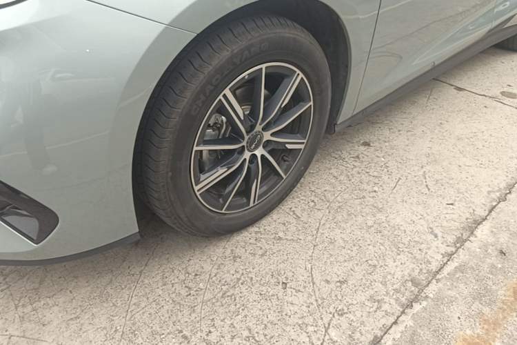 Used BYD Seal 06 New Energy 2024 DM-i 120KM Prestige Model Left Front Wheel Hub