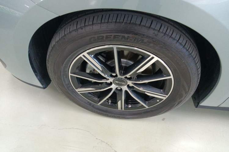 Used BYD Seal 06 New Energy 2024 DM-i 120KM Prestige Model Left Front Wheel Hub