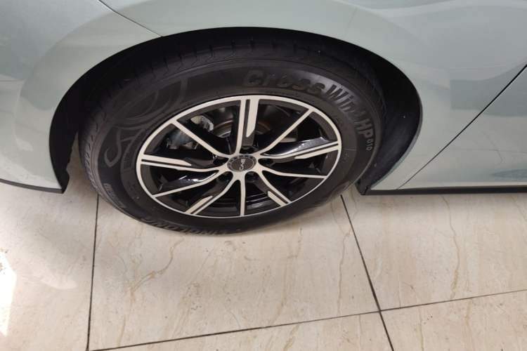 Used BYD Seal 06 New Energy 2024 DM-i 120KM Prestige Model Left Front Wheel Hub