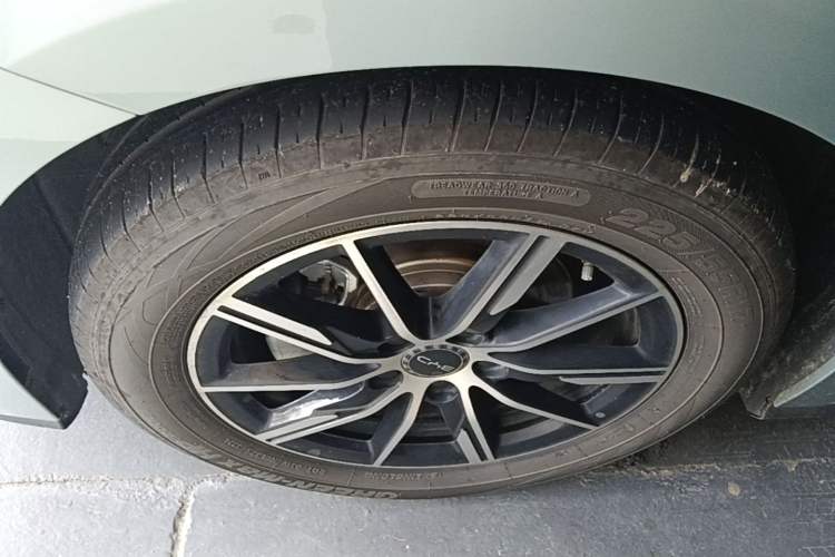 Used BYD Seal 06 New Energy 2024 DM-i 120KM Prestige Model Left Front Wheel Hub