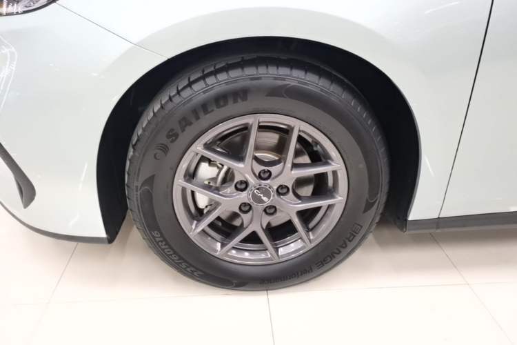 Used BYD Seal 06 New Energy 2024 DM-i 80KM Luxury Model Left Front Wheel Hub
