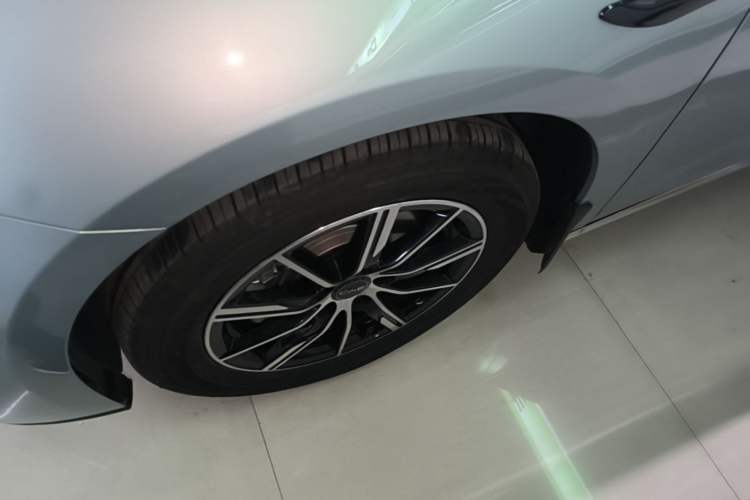Used BYD Seal 06 New Energy 2024 DM-i 120KM Prestige Model Left Front Wheel Hub