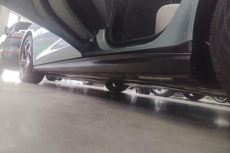Used BYD Seal 06 New Energy 2024 DM-i 120KM Flagship Model Left Side Sill
