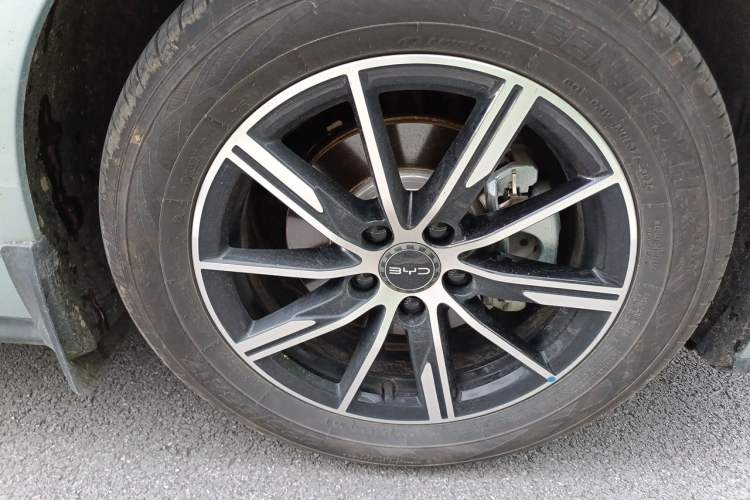 Used BYD Seal 06 New Energy 2024 DM-i 80KM Prestige Model Right Front Wheel Hub