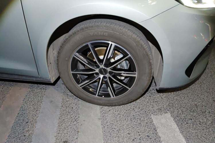 Used BYD Seal 06 New Energy 2024 DM-i 120KM Luxury Model Right Front Wheel Hub