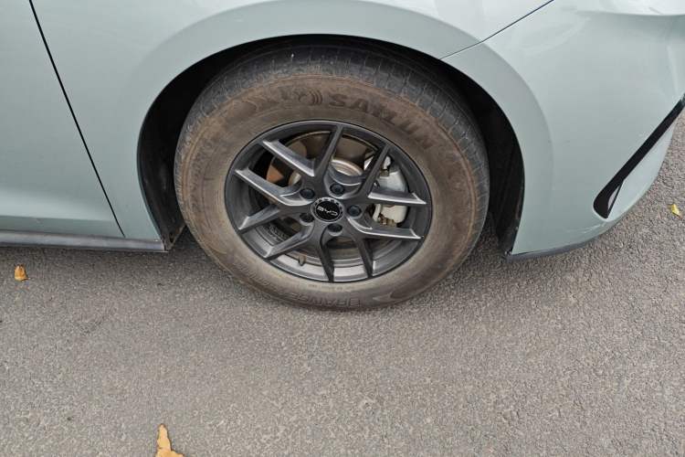 Used BYD Seal 06 New Energy 2024 DM-i 80KM Luxury Model Right Front Wheel Hub