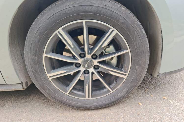 Used BYD Seal 06 New Energy 2024 DM-i 120KM Luxury Model Right Front Wheel Hub
