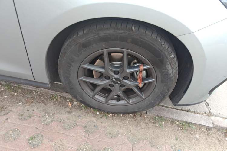Used BYD Seal 06 New Energy 2024 DM-i 80KM Luxury Model Right Front Wheel Hub