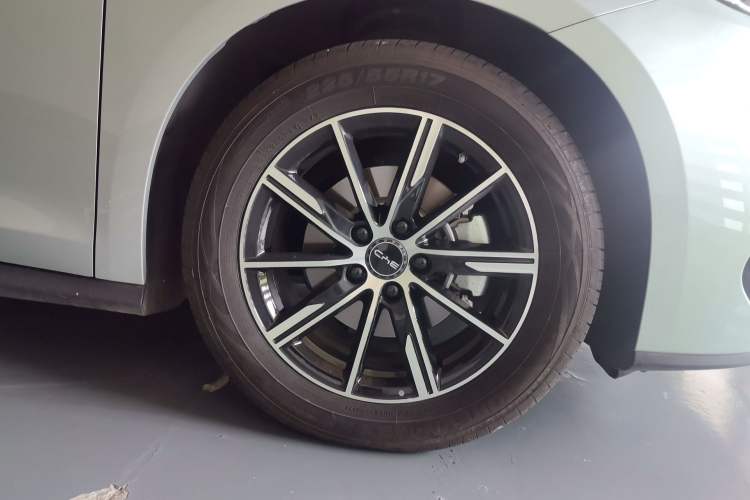 Used BYD Seal 06 New Energy 2024 DM-i 120KM Luxury Model Right Front Wheel Hub