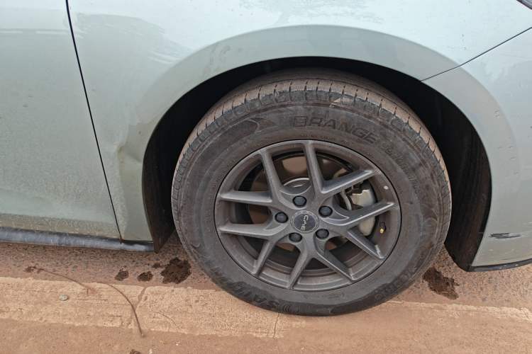Used BYD Seal 06 New Energy 2024 DM-i 80KM Luxury Model Right Front Wheel Hub