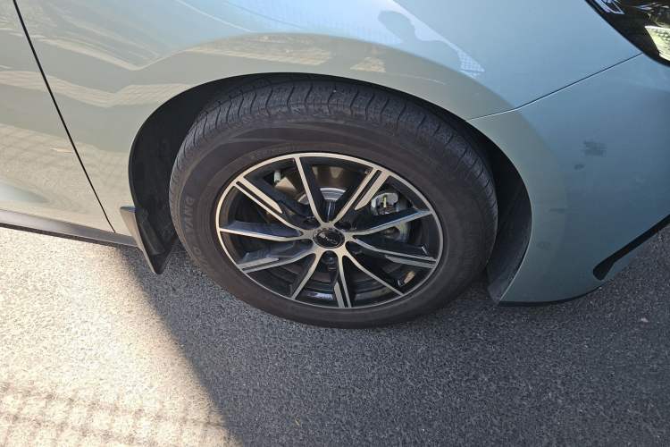 Used BYD Seal 06 New Energy 2024 DM-i 80KM Prestige Model Right Front Wheel Hub