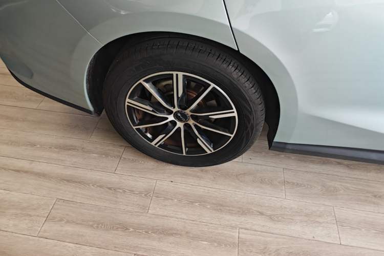 Used BYD Seal 06 New Energy 2024 DM-i 120KM Prestige Model Right Rear Wheel Hub