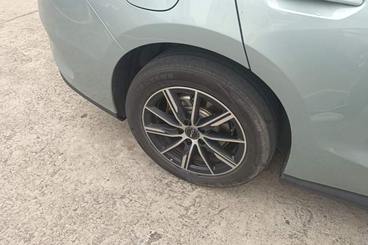 Used BYD Seal 06 New Energy 2024 DM-i 120KM Prestige Model Right Rear Wheel Hub