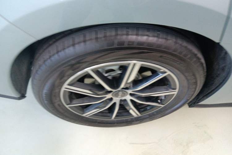 Used BYD Seal 06 New Energy 2024 DM-i 120KM Prestige Model Right Rear Wheel Hub