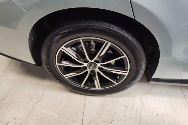 Used BYD Seal 06 New Energy 2024 DM-i 120KM Prestige Model Right Rear Wheel Hub