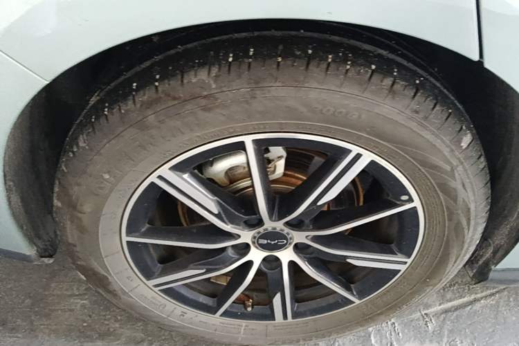 Used BYD Seal 06 New Energy 2024 DM-i 120KM Prestige Model Right Rear Wheel Hub