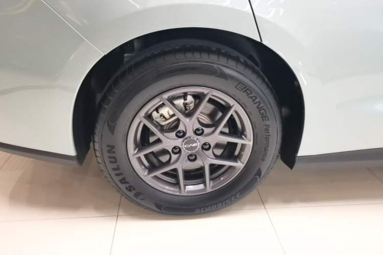 Used BYD Seal 06 New Energy 2024 DM-i 80KM Luxury Model Right Rear Wheel Hub