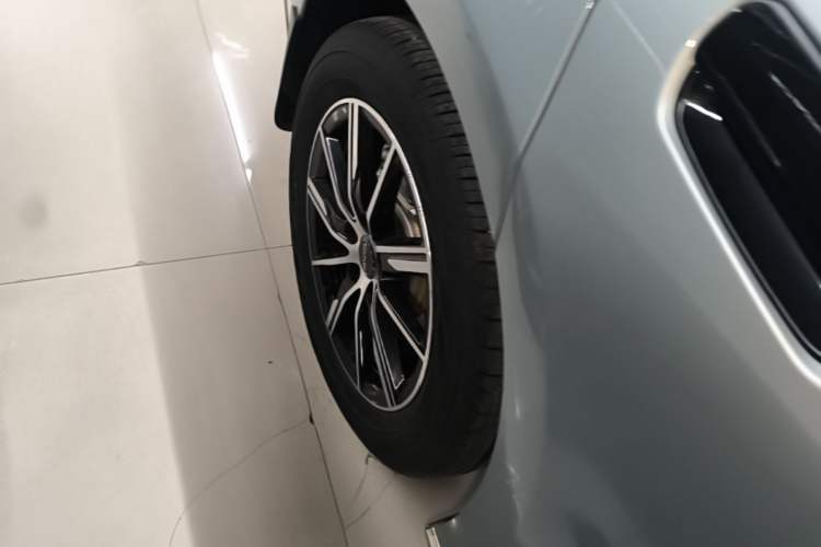 Used BYD Seal 06 New Energy 2024 DM-i 120KM Prestige Model Right Rear Wheel Hub