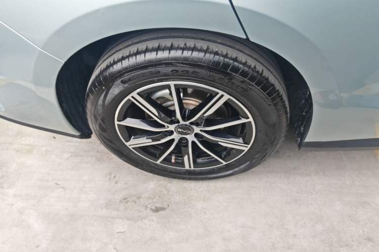Used BYD Seal 06 New Energy 2024 DM-i 80KM Prestige Model Right Rear Wheel Hub