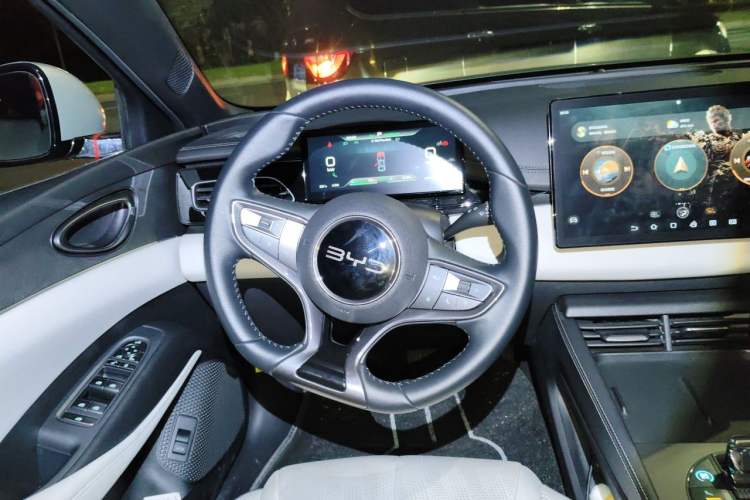 Used BYD Seal 06 New Energy 2024 DM-i 120KM Luxury Model Steering Wheel