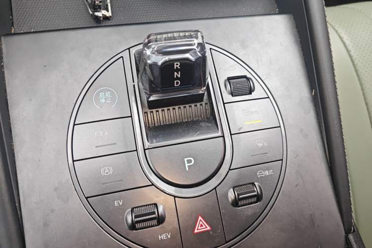 Used BYD Seal 06 New Energy 2024 DM-i 80KM Prestige Model Gear Lever