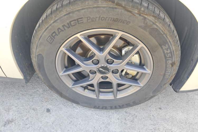 Used BYD Seal 06 New Energy 2024 DM-i 80KM Luxury Model Right Front Wheel Hub