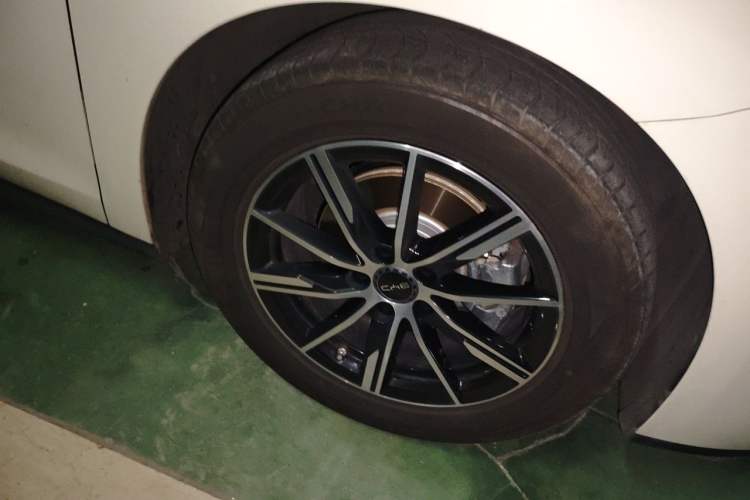 Used BYD Seal 06 New Energy 2024 DM-i 80KM Luxury Model Right Front Wheel Hub