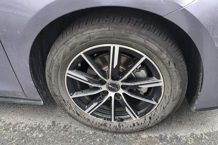 Used BYD Seal 06 New Energy 2024 DM-i 120KM Luxury Model Right Front Wheel Hub