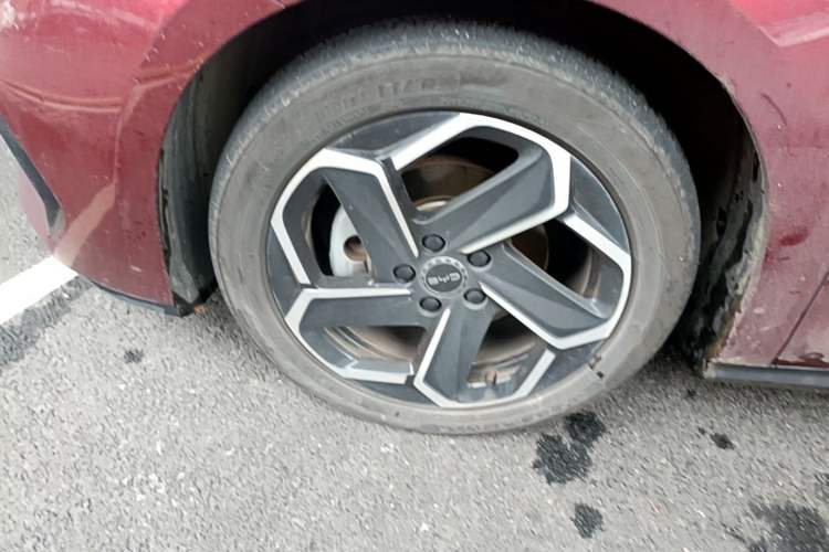 Used BYD Seal 06 New Energy 2024 DM-i 120KM Flagship Model Left Front Wheel Hub