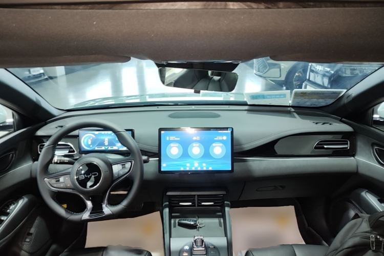Used BYD Seal 06 New Energy 2024 DM-i 120KM Luxury Model Center Console
