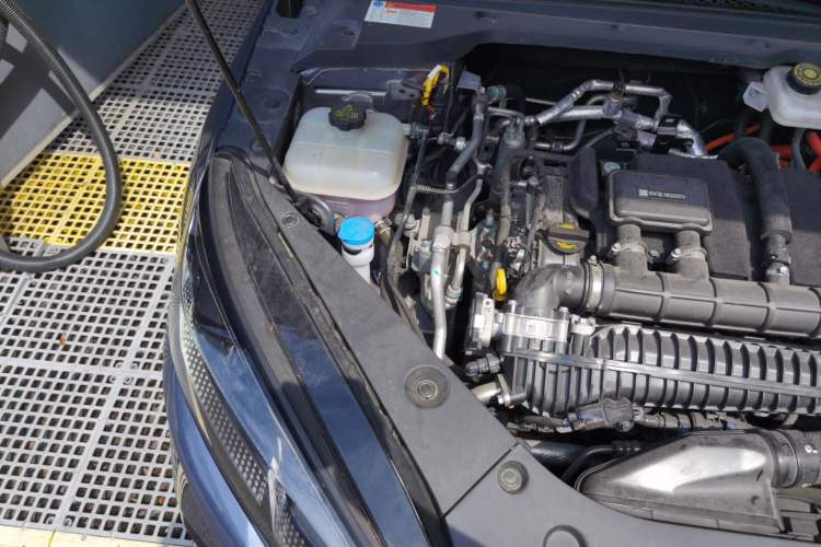 Used BYD Seal 06 New Energy 2024 DM-i 80KM Prestige Model Engine Bay Right