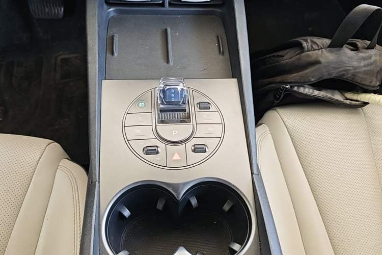 Used BYD Seal 06 New Energy 2024 DM-i 80KM Luxury Model Gear Lever