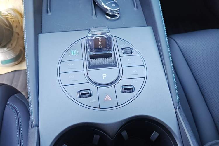 Used BYD Seal 06 New Energy 2024 DM-i 120KM Prestige Model Gear Lever