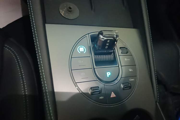 Used BYD Seal 06 New Energy 2024 DM-i 80KM Prestige Model Gear Lever