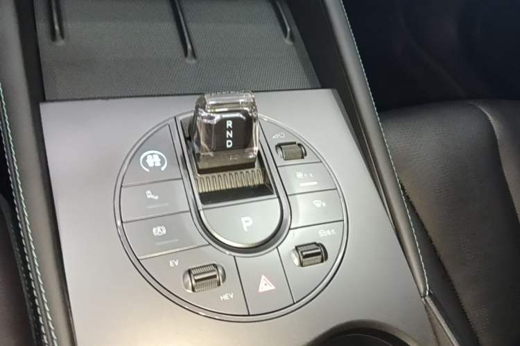 Used BYD Seal 06 New Energy 2024 DM-i 120KM Luxury Model Gear Lever