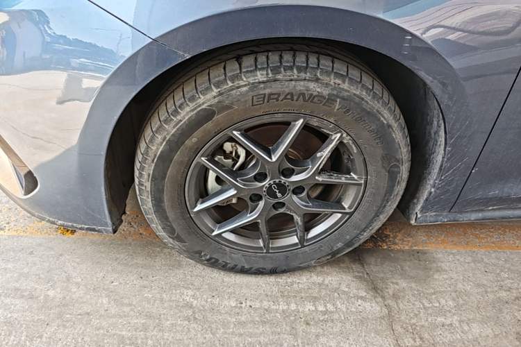 Used BYD Seal 06 New Energy 2024 DM-i 80KM Luxury Model Left Front Wheel Hub