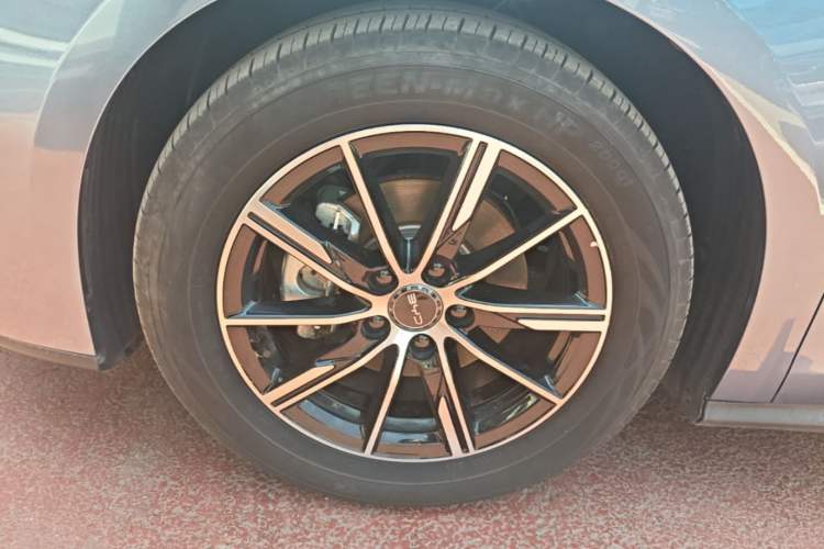 Used BYD Seal 06 New Energy 2024 DM-i 80KM Prestige Model Left Front Wheel Hub