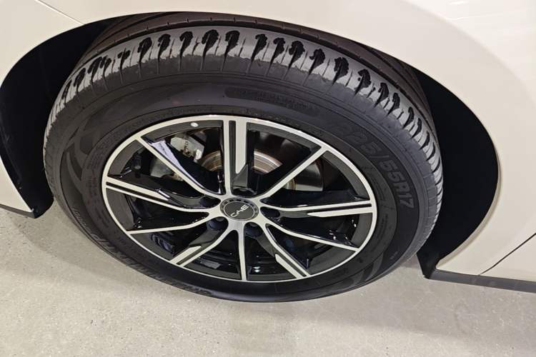 Used BYD Seal 06 New Energy 2024 DM-i 120KM Luxury Model Left Front Wheel Hub