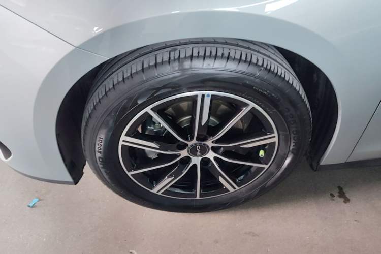 Used BYD Seal 06 New Energy 2024 DM-i 120KM Luxury Model Left Front Wheel Hub