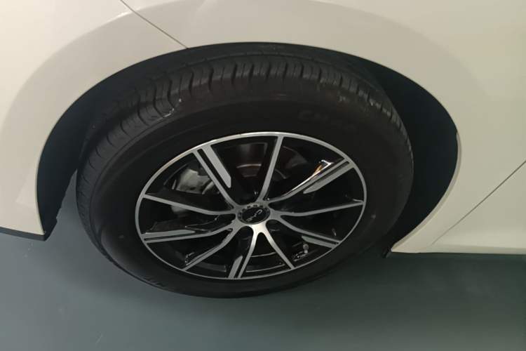 Used BYD Seal 06 New Energy 2024 DM-i 80KM Prestige Model Left Front Wheel Hub