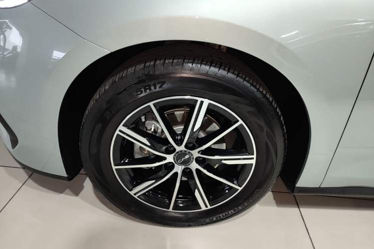 Used BYD Seal 06 New Energy 2024 DM-i 120KM Luxury Model Left Front Wheel Hub