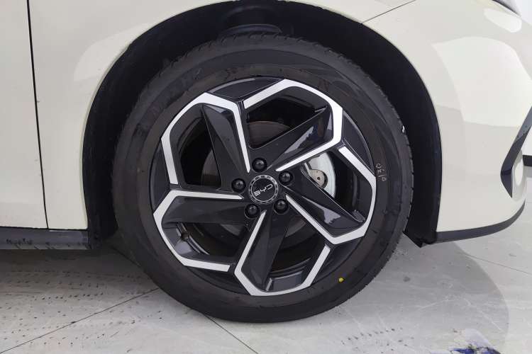 Used BYD Seal 06 New Energy 2024 DM-i 120KM Flagship Model Left Rear Wheel Hub