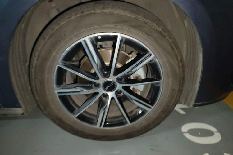 Used BYD Seal 06 New Energy 2024 DM-i 80KM Prestige Model Right Front Wheel Hub