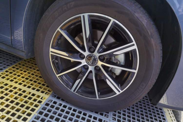 Used BYD Seal 06 New Energy 2024 DM-i 80KM Prestige Model Right Front Wheel Hub