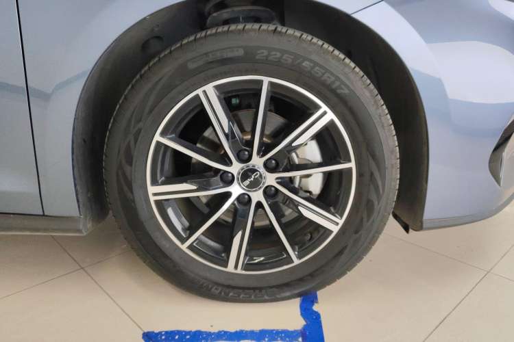 Used BYD Seal 06 New Energy 2024 DM-i 80KM Prestige Model Right Front Wheel Hub