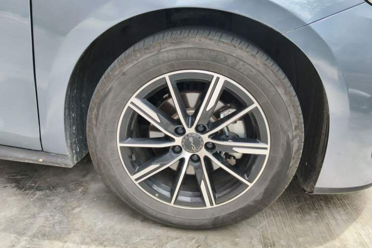 Used BYD Seal 06 New Energy 2024 DM-i 80KM Prestige Model Right Front Wheel Hub